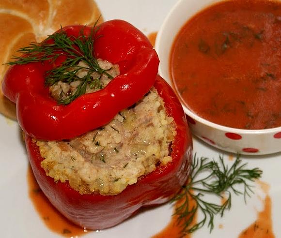 Papryka faszerowana mięsem i kaszą jaglaną