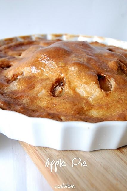 Apple Pie z pierwszych papierówek - przepis na kruche ciasto z jabłkami