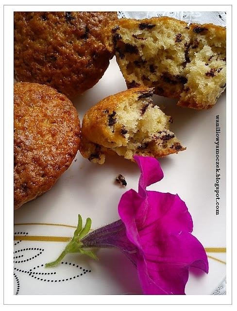Muffinki pieguskowe na jogurcie greckim - pomysł na wilgotne muffiny
