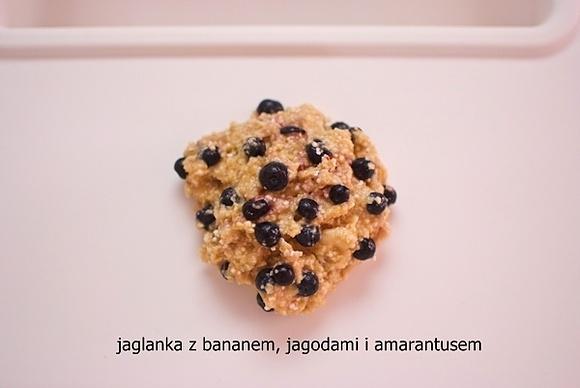Bananowa jaglanka z jagodami