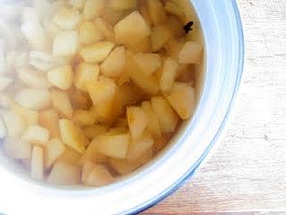 Kompot z jabłek - naturalny napój na upał