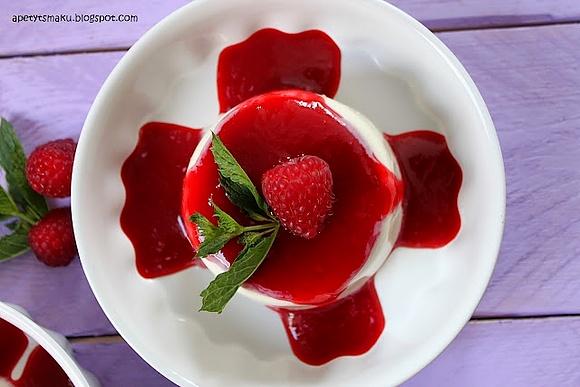 Panna Cotta z sosem malinowym
