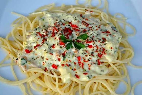 Spaghetti z chili i kurkami