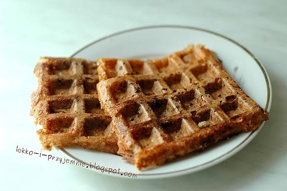 Chrupiące gofry z twarogu i otrębami