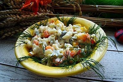 Sałatka z makaronem ryżowym i warzywami