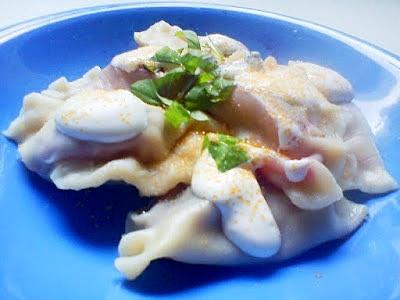 Pierogi ze śliwkami i bazylią