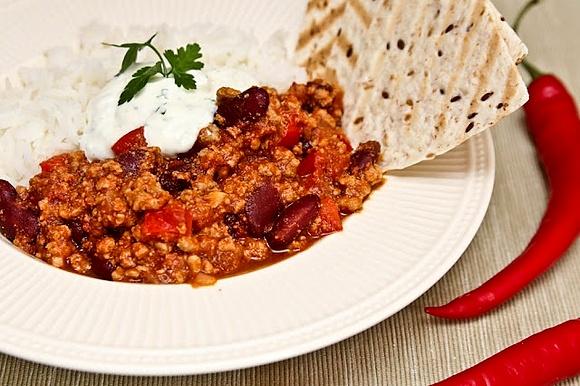 Chili con carne przepis na meksykańskie danie z mięsem i papryką chili