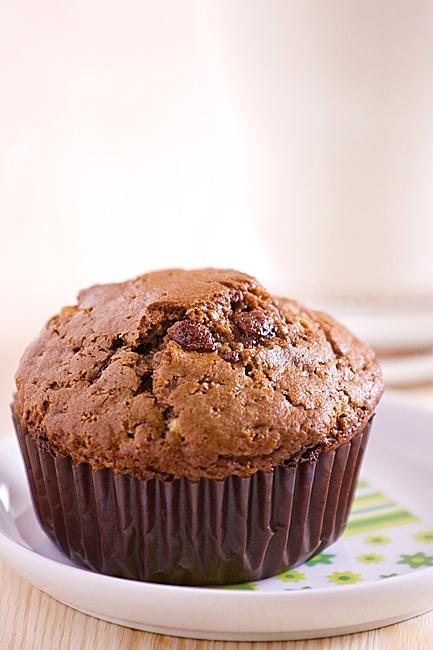 Czekoladowe muffiny z kawałkami czekolady