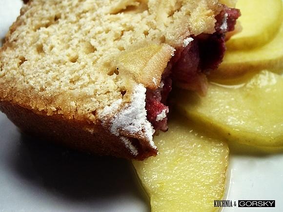 Drożdżowe ciasto z rabarbarem i jabłkiem
