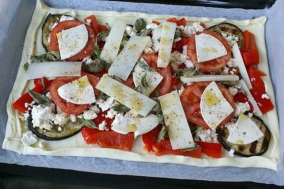 Tarta warzywna i serowa na francuskim spodzie