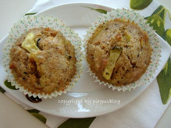 Muffiny orkiszowe z szynką i cukinią