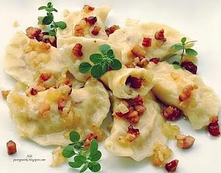 Pierogi ruskie z ziemniaków i twarogu – klasyczny smak