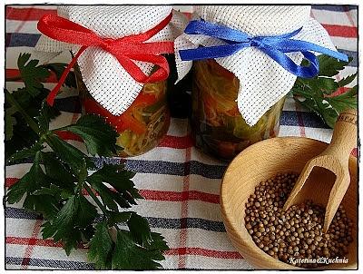 Kolorowa sałatka z ogórków