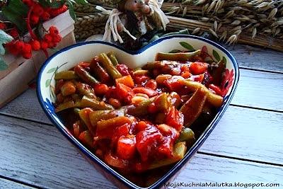 Potrawka z fasoli w sosie pomidorowym z kiełbasą