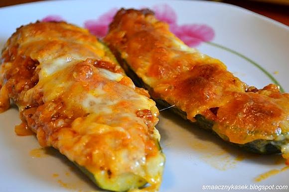 Cukiniowe łódeczki z mięsem i mozzarellą