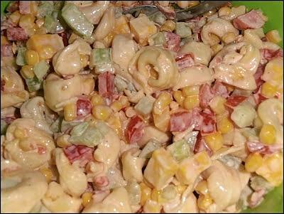 Sałatka z tortellini i warzywami