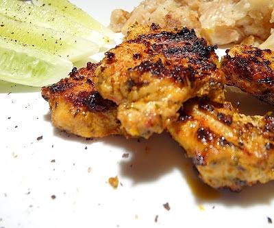 Indyk w marynacie z pesto i przyprawami - delikatne i aromatyczne danie