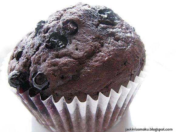 Bardzo czekoladowe muffinki z borówkami