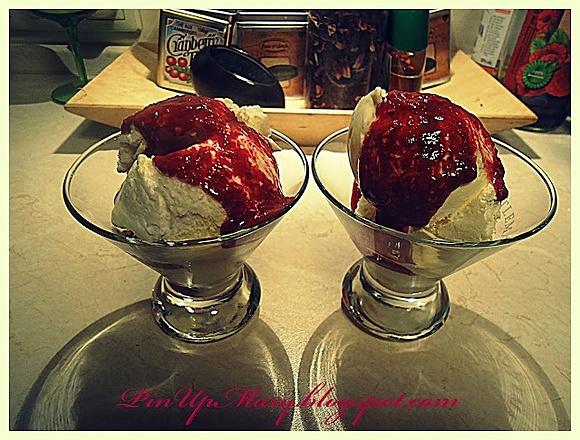 Lody z gorącymi malinami