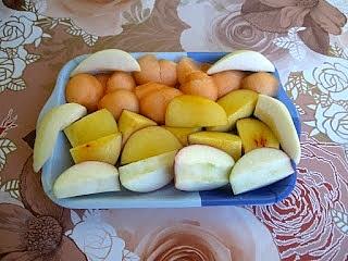 Tacka z owocami na lato
