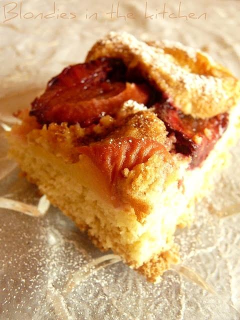 Ciasto otrębowe ze śliwkami i brzoskwiniami