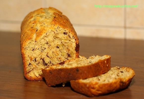 Chlebek bananowy z płatkami migdałowymi i czekoladą