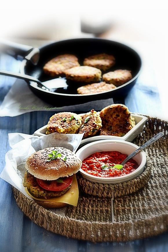 Warzywne burgery z kaszą jaglaną i patisonem