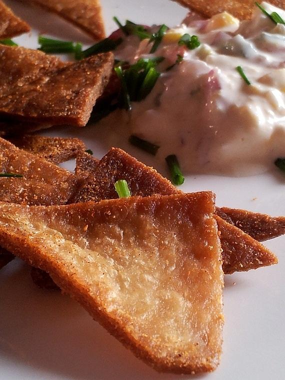 Dip i chipsy tortilla