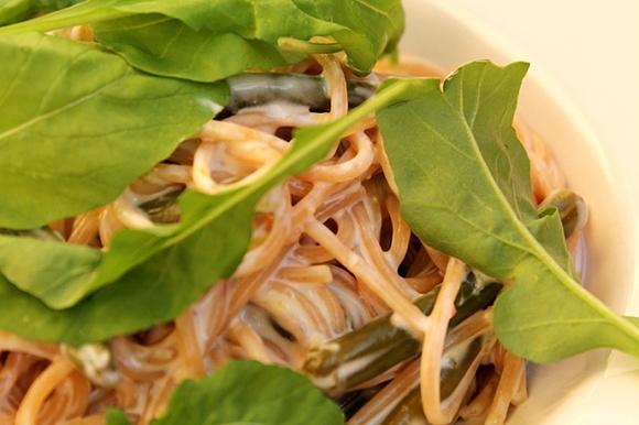 Orzeźwiające pełnoziarniste spaghetti