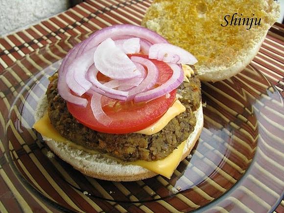 Burgery z zielonej soczewicy i marchewki