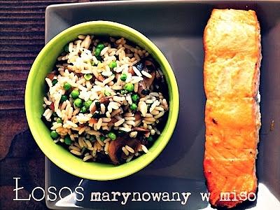Łosoś w słodko-słonej marynacie z miso ze smażonym ryżem
