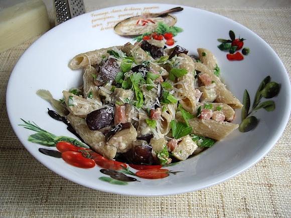 Penne z bakłażanem, boczkiem i mascarpone