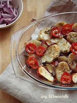 Pieczone talarki ziemniaków z pomidorkami i ziołami