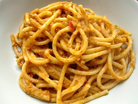 Pikantna pasta z surowych pomidorów