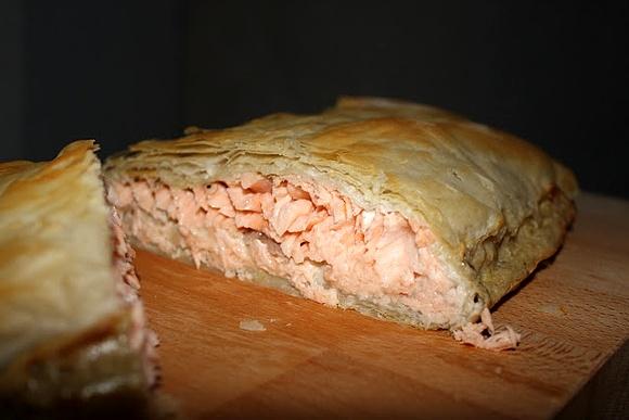Łosoś z serem i avocado w cieście filo