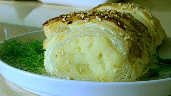 Ruszka przekąska z farszem do pierogów w cieście francuskim
