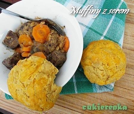 Kukurydziane muffiny z żółtym serem