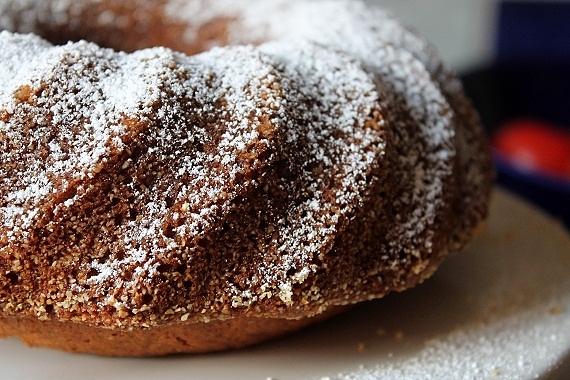 Puszyste ciasto z bananami i kawą