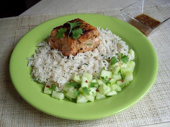 Łosoś z tamaryndem, trawą cytrynową, chili i imbirem