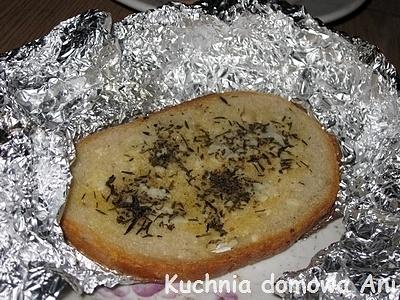 Pieczywo czosnkowo-ziołowe z grilla