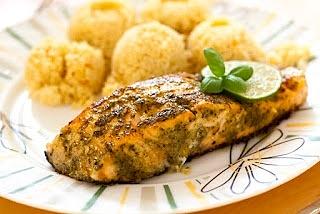Łosoś smażony w pesto z limitką i kuskusem
