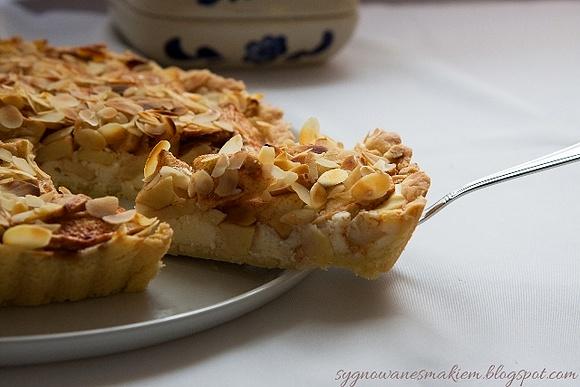 Tarta jabłkowa ze śmietankowym kremem