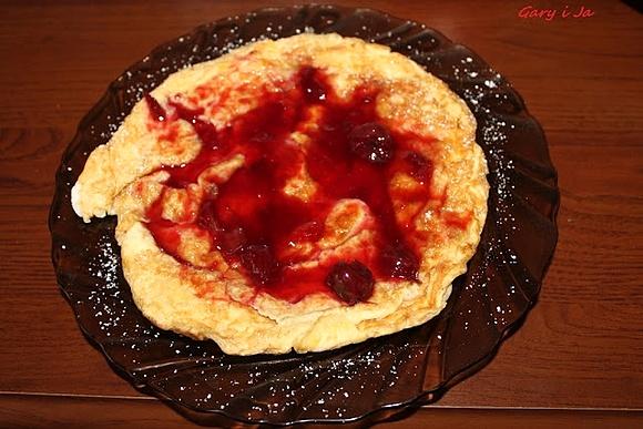 Omlet celestynowy z konfiturą i brandy