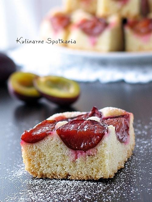 Ciasto ze śliwkami aromatyzowane tonką