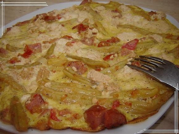 Frittata z fasolką szparagową i wędzonym twarogiem