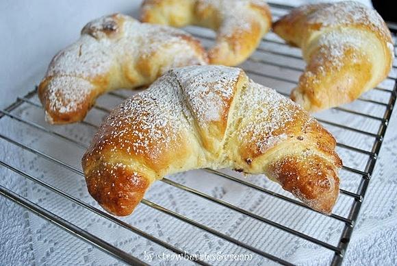 Drożdżowe rogale