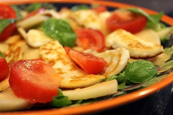 Halloumi ser z Cypru na sałatkę i grill