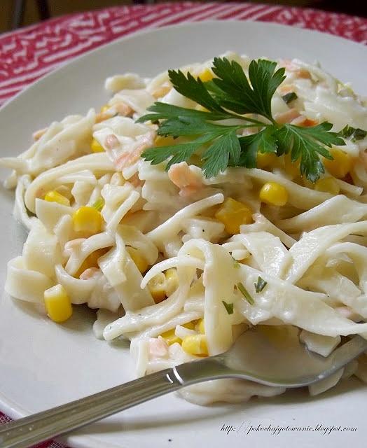 Tagliatelle z łososiem i śmietaną