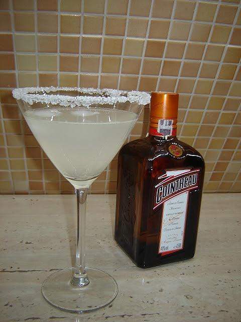 White Lady - klasyczny koktajl na bazie ginu i likieru triple sec