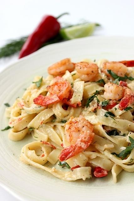 Tagiatelle z paluszkami krabowymi i krewetkami